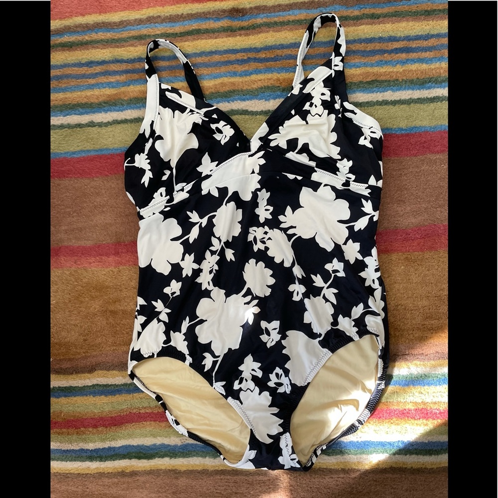 Old-School Glamorous Floral Print Swimsuit